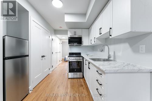 411 Main Street, Toronto, ON - Indoor Photo Showing Kitchen With Upgraded Kitchen