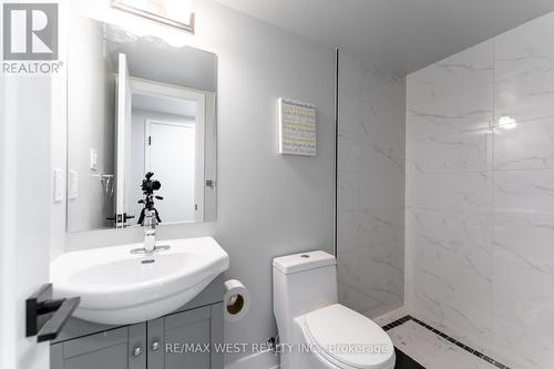 411 Main Street, Toronto, ON - Indoor Photo Showing Bathroom