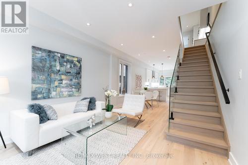 411 Main Street, Toronto, ON - Indoor Photo Showing Living Room