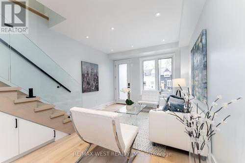 411 Main Street, Toronto, ON - Indoor Photo Showing Living Room