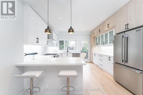 411 Main Street, Toronto, ON - Indoor Photo Showing Kitchen With Upgraded Kitchen