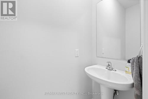 68 Killington Avenue, Vaughan, ON - Indoor Photo Showing Bathroom