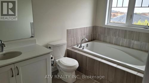 2135 Speare Court, Innisfil, ON - Indoor Photo Showing Bathroom