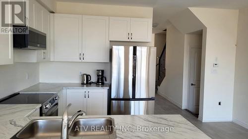 2135 Speare Court, Innisfil, ON - Indoor Photo Showing Kitchen With Double Sink