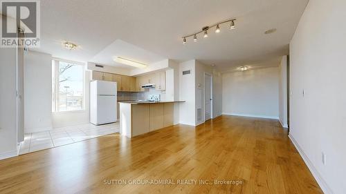 204 - 60 Disera Drive, Vaughan, ON - Indoor Photo Showing Kitchen