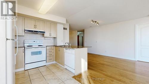 204 - 60 Disera Drive, Vaughan, ON - Indoor Photo Showing Kitchen