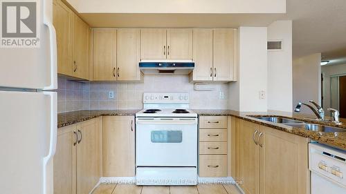 204 - 60 Disera Drive, Vaughan, ON - Indoor Photo Showing Kitchen With Double Sink