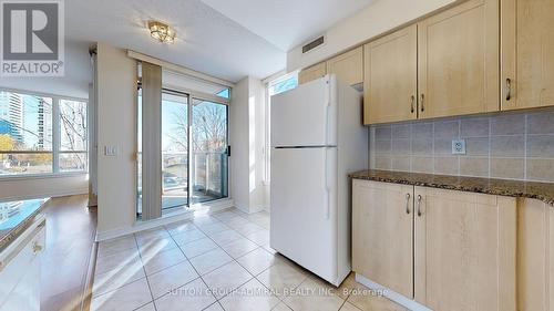 204 - 60 Disera Drive, Vaughan, ON - Indoor Photo Showing Kitchen