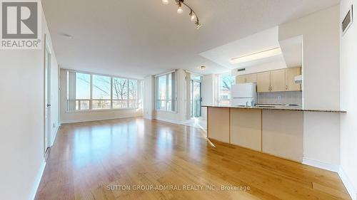 204 - 60 Disera Drive, Vaughan, ON - Indoor Photo Showing Kitchen