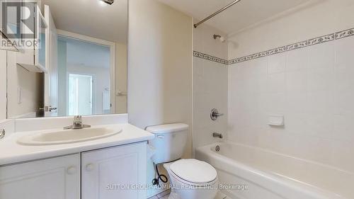 204 - 60 Disera Drive, Vaughan, ON - Indoor Photo Showing Bathroom