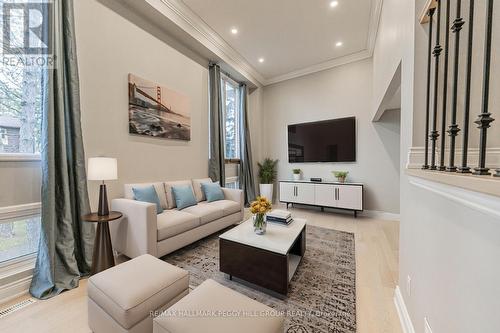 18 - 246 Tupper Boulevard, New Tecumseth, ON - Indoor Photo Showing Living Room