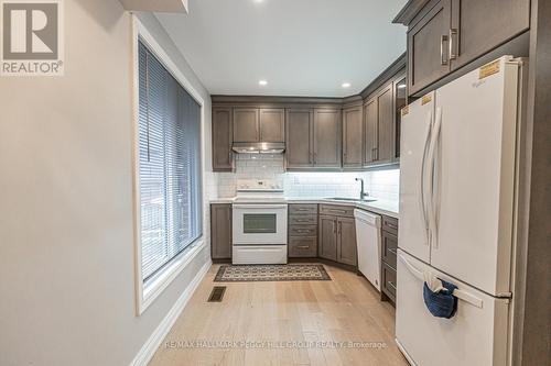 18 - 246 Tupper Boulevard, New Tecumseth, ON - Indoor Photo Showing Kitchen