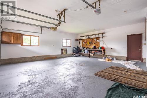 431 Chitek Crescent, Saskatoon, SK - Indoor Photo Showing Garage