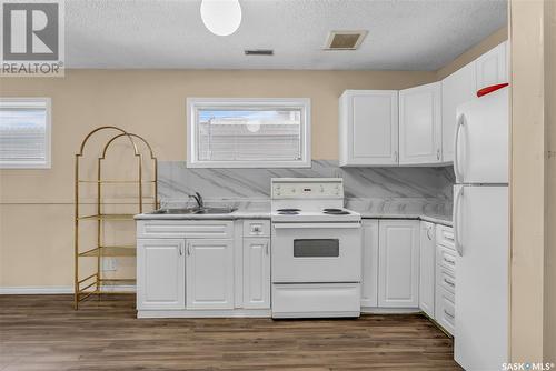 431 Chitek Crescent, Saskatoon, SK - Indoor Photo Showing Kitchen With Double Sink