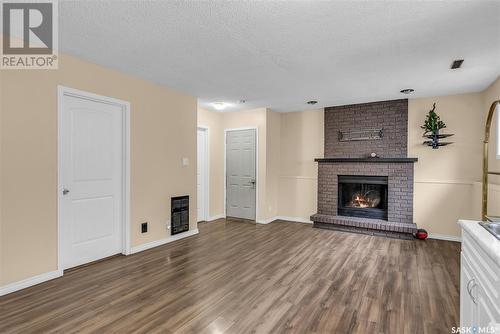 431 Chitek Crescent, Saskatoon, SK - Indoor Photo Showing Living Room With Fireplace