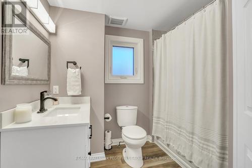 25 Bibby Court, Barrie, ON - Indoor Photo Showing Bathroom