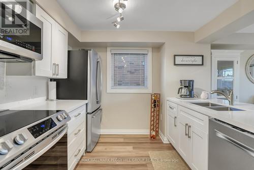 25 Bibby Court, Barrie, ON - Indoor Photo Showing Kitchen With Double Sink