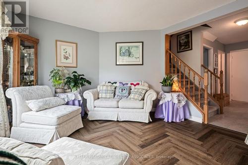 794 Laurier Avenue, Milton, ON - Indoor Photo Showing Living Room