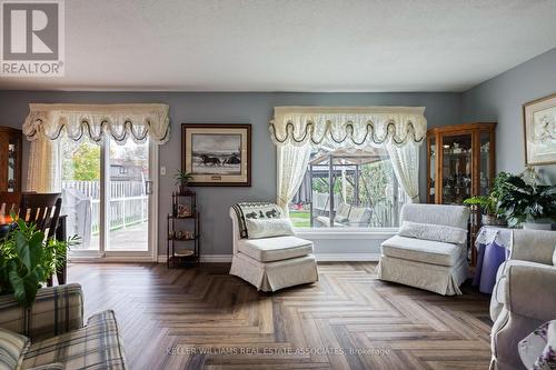 794 Laurier Avenue, Milton, ON - Indoor Photo Showing Living Room