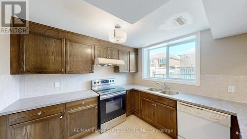 41 Springtown Trail N, Brampton, ON - Indoor Photo Showing Kitchen With Double Sink