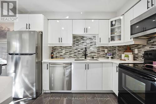 4 - 88 Rainbow Drive, Vaughan, ON - Indoor Photo Showing Kitchen With Upgraded Kitchen