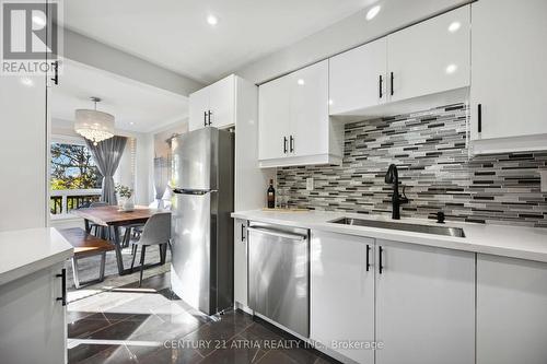 4 - 88 Rainbow Drive, Vaughan, ON - Indoor Photo Showing Kitchen With Upgraded Kitchen