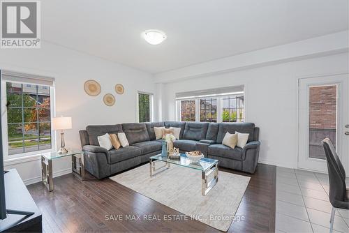 39 Agava Street, Brampton, ON - Indoor Photo Showing Living Room