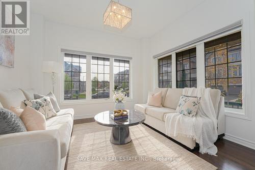 39 Agava Street, Brampton, ON - Indoor Photo Showing Living Room