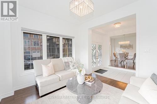 39 Agava Street, Brampton, ON - Indoor Photo Showing Living Room