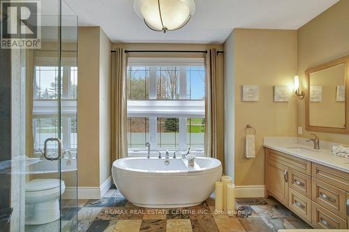 209 Hume Road, Puslinch, ON - Indoor Photo Showing Bathroom