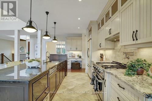 209 Hume Road, Puslinch, ON - Indoor Photo Showing Kitchen With Upgraded Kitchen