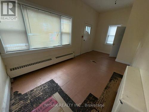 17 Webber Avenue, Hamilton, ON - Indoor Photo Showing Other Room