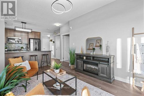 511 - 125 Shoreview Place, Hamilton, ON - Indoor Photo Showing Living Room