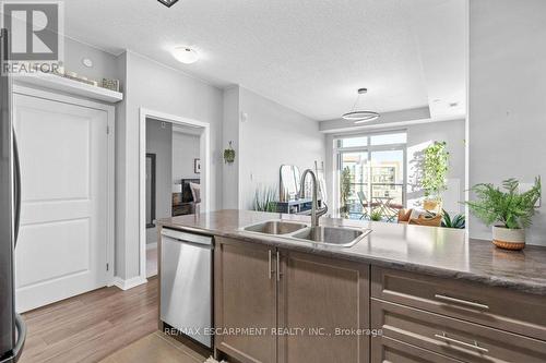 511 - 125 Shoreview Place, Hamilton, ON - Indoor Photo Showing Kitchen With Double Sink