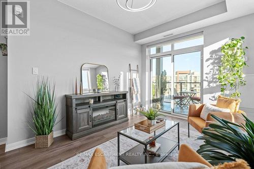 511 - 125 Shoreview Place, Hamilton, ON - Indoor Photo Showing Living Room