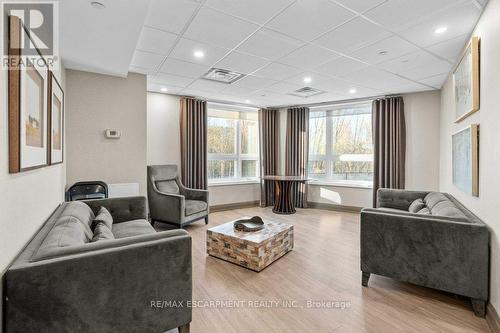 511 - 125 Shoreview Place, Hamilton, ON - Indoor Photo Showing Living Room