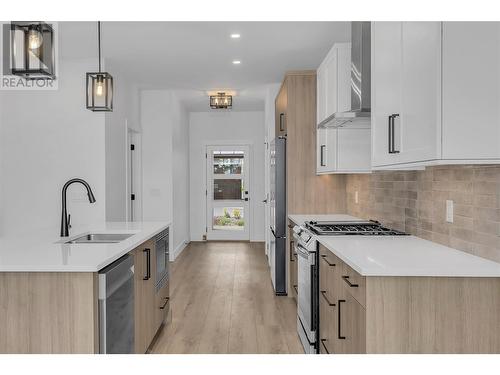 2835 Canyon Crest Drive Unit# 6, West Kelowna, BC - Indoor Photo Showing Kitchen With Upgraded Kitchen