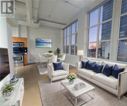 316 - 404 King Street, Kitchener, ON - Indoor Photo Showing Living Room