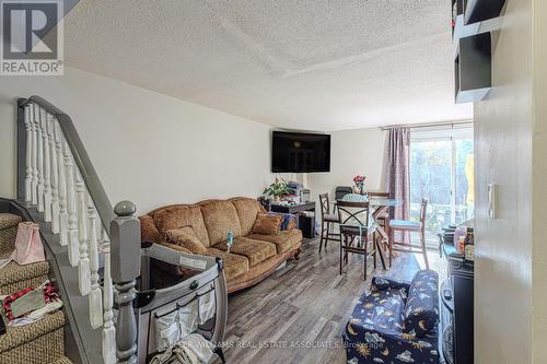 82 Four Seasons Drive, Brantford, ON - Indoor Photo Showing Living Room