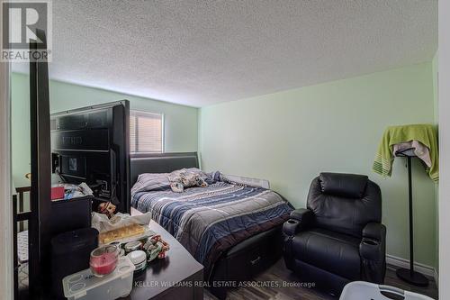 82 Four Seasons Drive, Brantford, ON - Indoor Photo Showing Bedroom