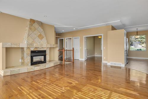 1592 Merlot Drive, West Kelowna, BC - Indoor Photo Showing Living Room With Fireplace