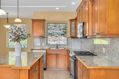 1592 Merlot Drive, West Kelowna, BC - Indoor Photo Showing Kitchen With Double Sink