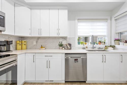 7-1354 Rutland Road, Kelowna, BC - Indoor Photo Showing Kitchen With Double Sink