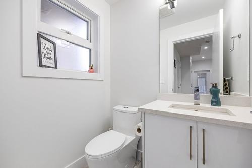 7-1354 Rutland Road, Kelowna, BC - Indoor Photo Showing Bathroom