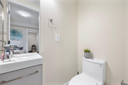 7-1354 Rutland Road, Kelowna, BC - Indoor Photo Showing Bathroom