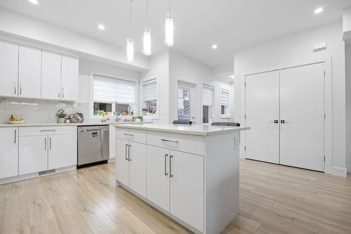 7-1354 Rutland Road, Kelowna, BC - Indoor Photo Showing Kitchen