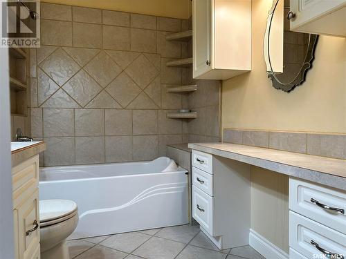 727 12Th Street, Humboldt, SK - Indoor Photo Showing Bathroom