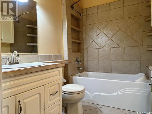 727 12Th Street, Humboldt, SK - Indoor Photo Showing Bathroom