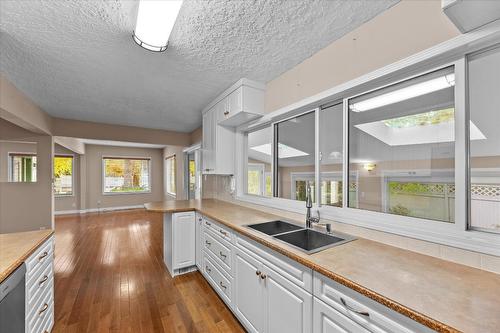 2002 Ethel Street, Kelowna, BC - Indoor Photo Showing Kitchen With Double Sink