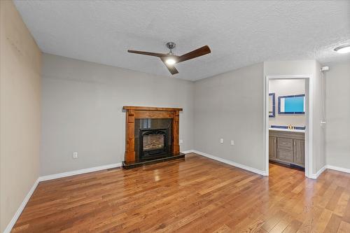 2002 Ethel Street, Kelowna, BC - Indoor Photo Showing Living Room With Fireplace